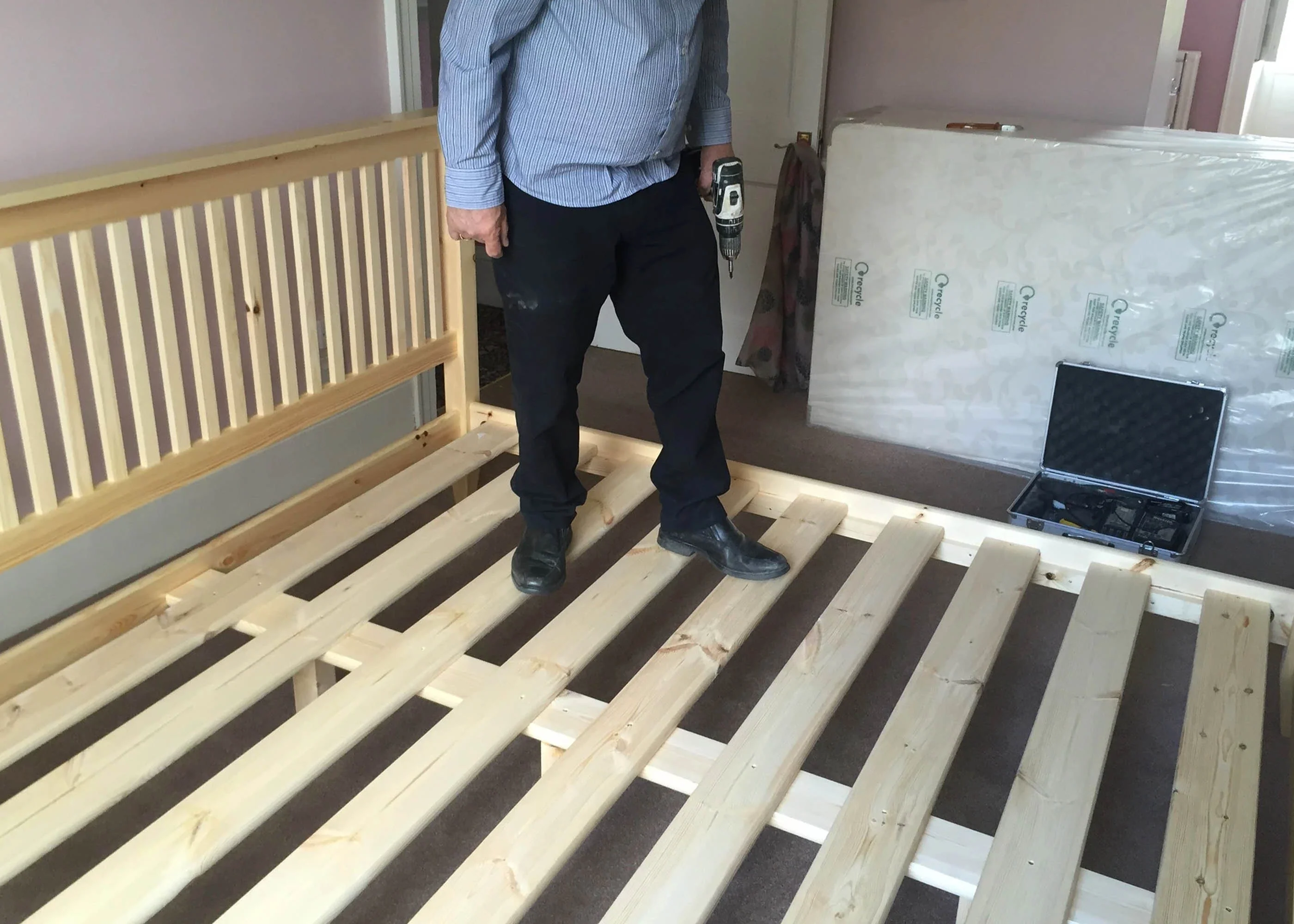 Warsaw Pine Bed - Image 8